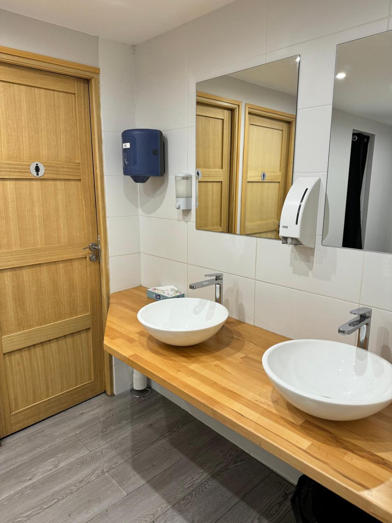 Worldroom Chambre Privee Avec Espace Commun Perpignan Room photo