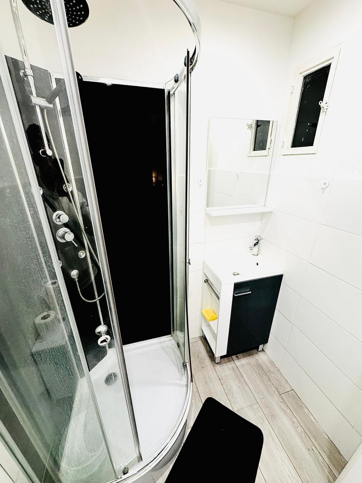 Worldroom Chambre Privee Avec Espace Commun Perpignan Exterior photo