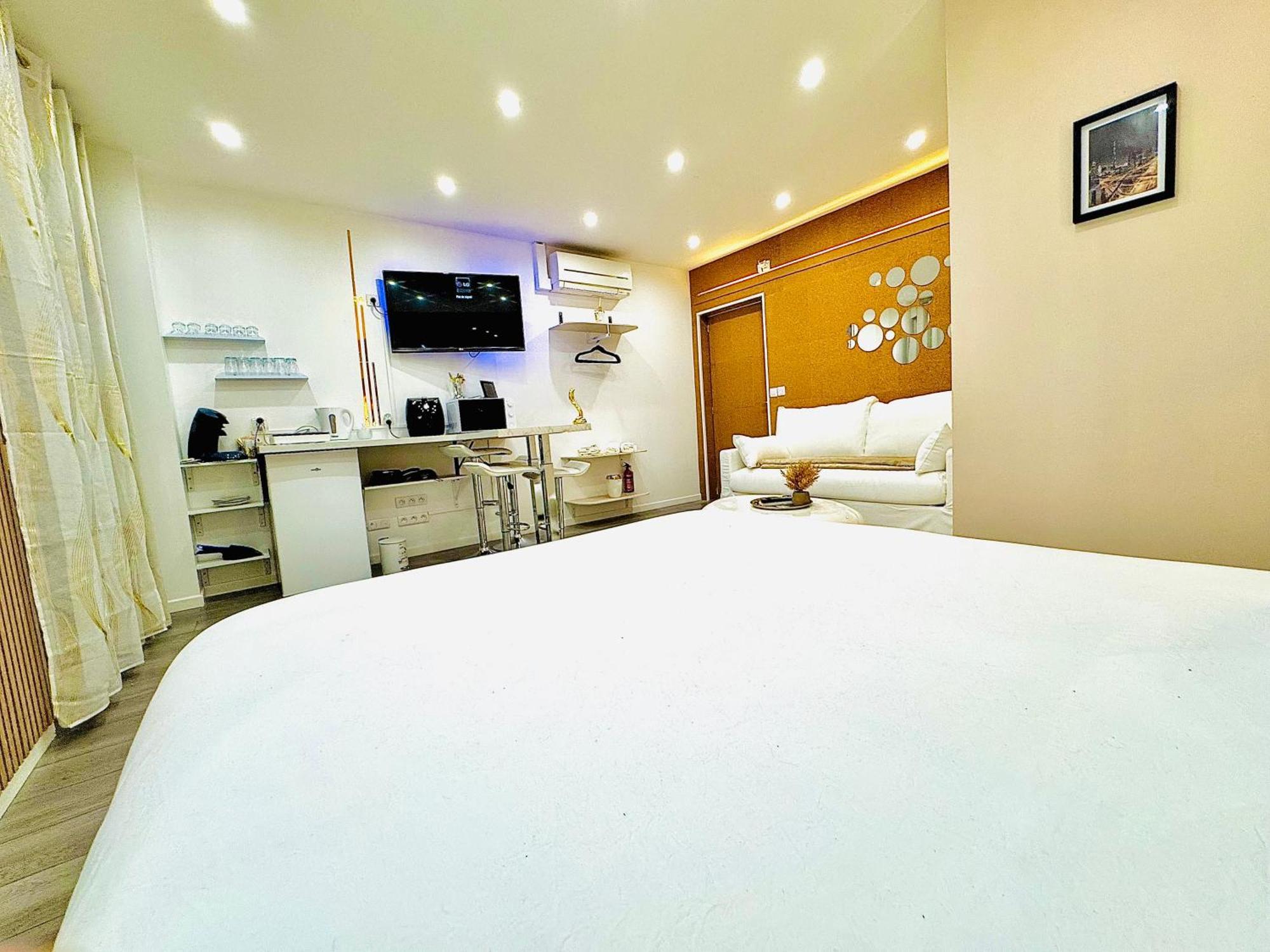 Worldroom Chambre Privee Avec Espace Commun Perpignan Exterior photo